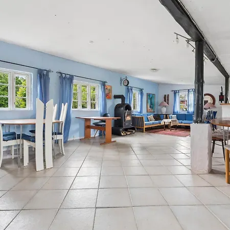 Large Charming House For 12 Guests Nyaraló *