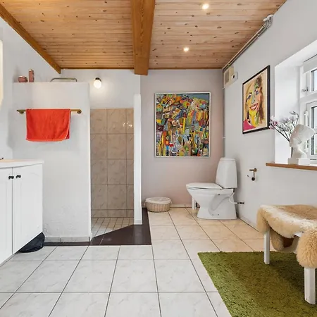 Large Charming House For 12 Guests Snøde
